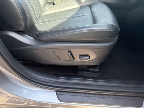 Certified 2025 Kia Sorento EX AWD/4WD image 14
