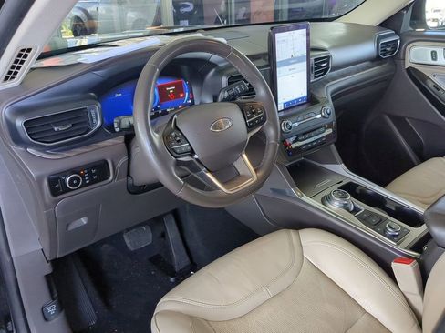 Used 2020 Ford Explorer Platinum w/ Premium Technology Package image 11