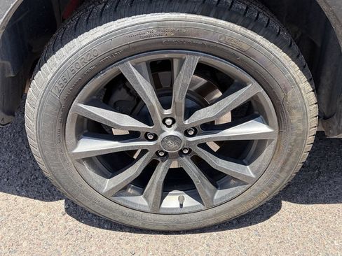 Used 2017 Ford Explorer XLT w/ Equipment Group 202A AWD/4WD image 10