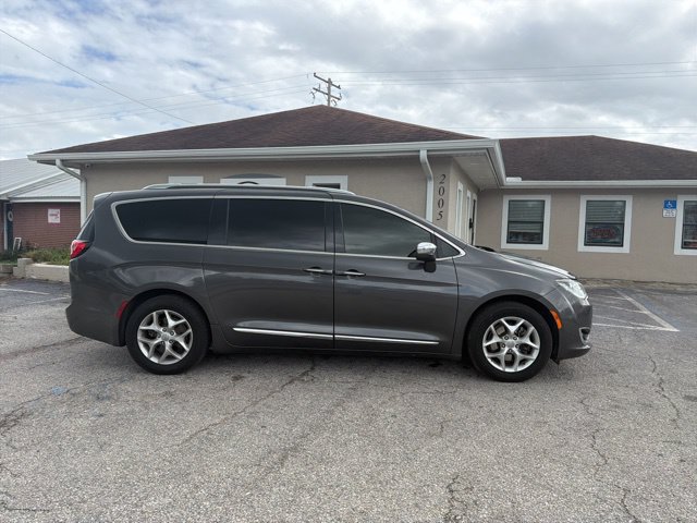 Used 2020 Chrysler Pacifica Limited FWD image 6