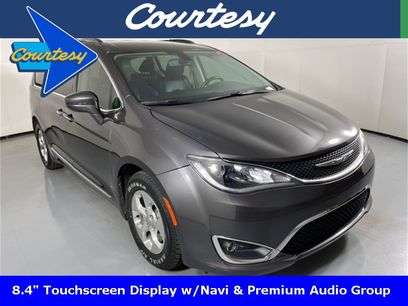 Used 2020 Chrysler Pacifica Touring-L w/ Premium Audio Group