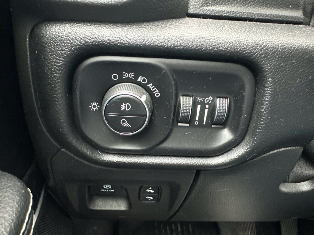 Used 2019 RAM 1500 Laramie AWD/4WD image 36