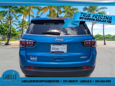 Used 2024 Jeep Compass Latitude AWD/4WD image 4