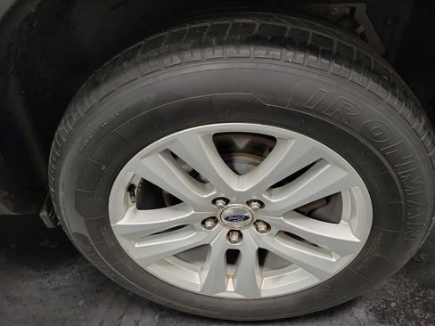 Used 2018 Ford Explorer XLT image 11