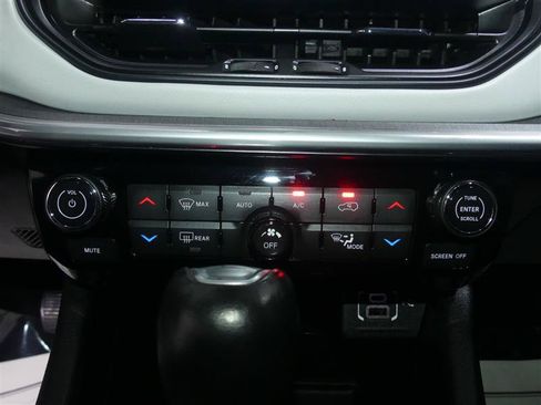 Used 2023 Jeep Compass Limited AWD/4WD image 38