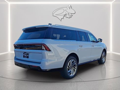 New 2025 Lincoln Navigator L Reserve image 3
