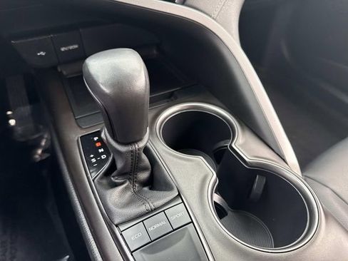 Used 2024 Toyota Camry SE image 25