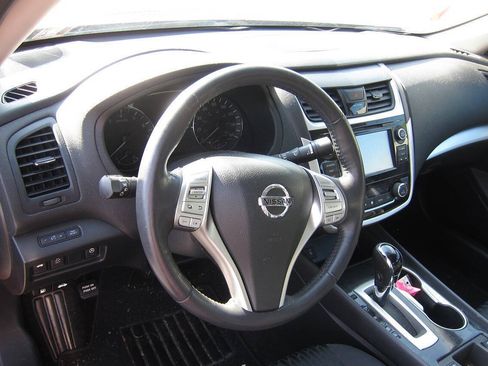 Used 2018 Nissan Altima 2.5 SV w/ 2.5 SV Technology Package FWD image 8