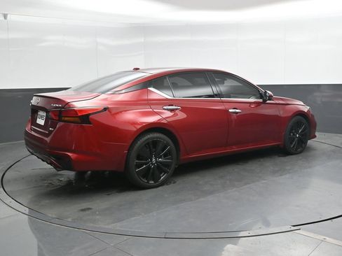 Used 2019 Nissan Altima 2.5 Platinum AWD/4WD image 2