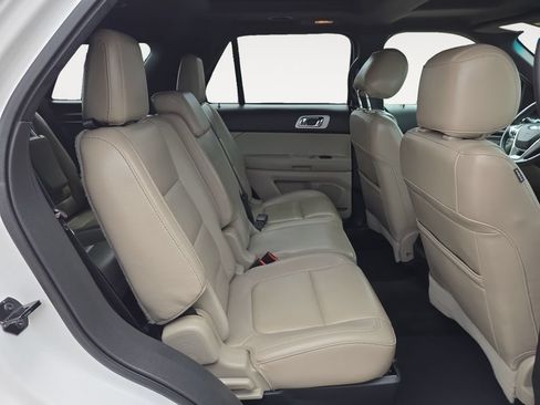 Used 2014 Ford Explorer XLT w/ Equipment Group 202A AWD/4WD image 12