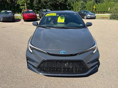 Used 2023 Toyota Corolla SE w/ SE Package FWD image 9