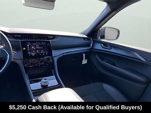 New 2025 Jeep Grand Cherokee Altitude RWD image 26