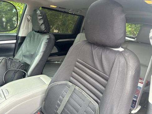 Used 2017 Toyota Highlander XLE FWD image 13