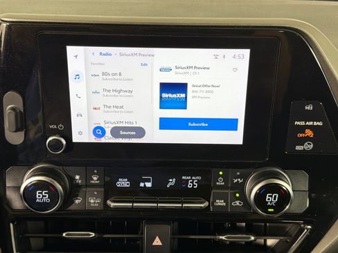 Used 2023 Toyota Highlander L image 28