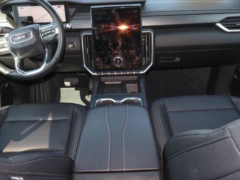 Used 2026 GMC Acadia Elevation w/ Elevation Premium Package FWD image 10