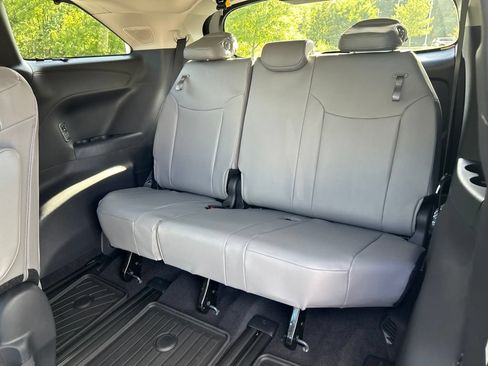New 2026 Toyota Sienna XLE AWD/4WD image 28