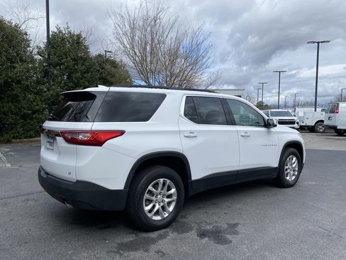 Used 2021 Chevrolet Traverse LT image 9