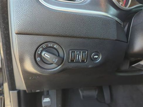 Used 2016 Dodge Charger SXT RWD image 14