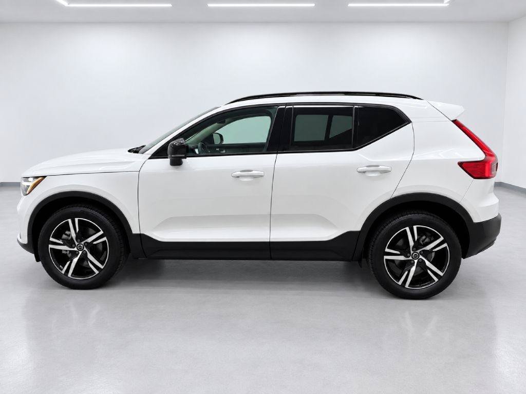 Used 2024 Volvo XC40 B5 Core w/ Climate Package AWD/4WD image 6