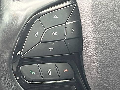 Used 2019 Jeep Cherokee Latitude Plus AWD/4WD image 10