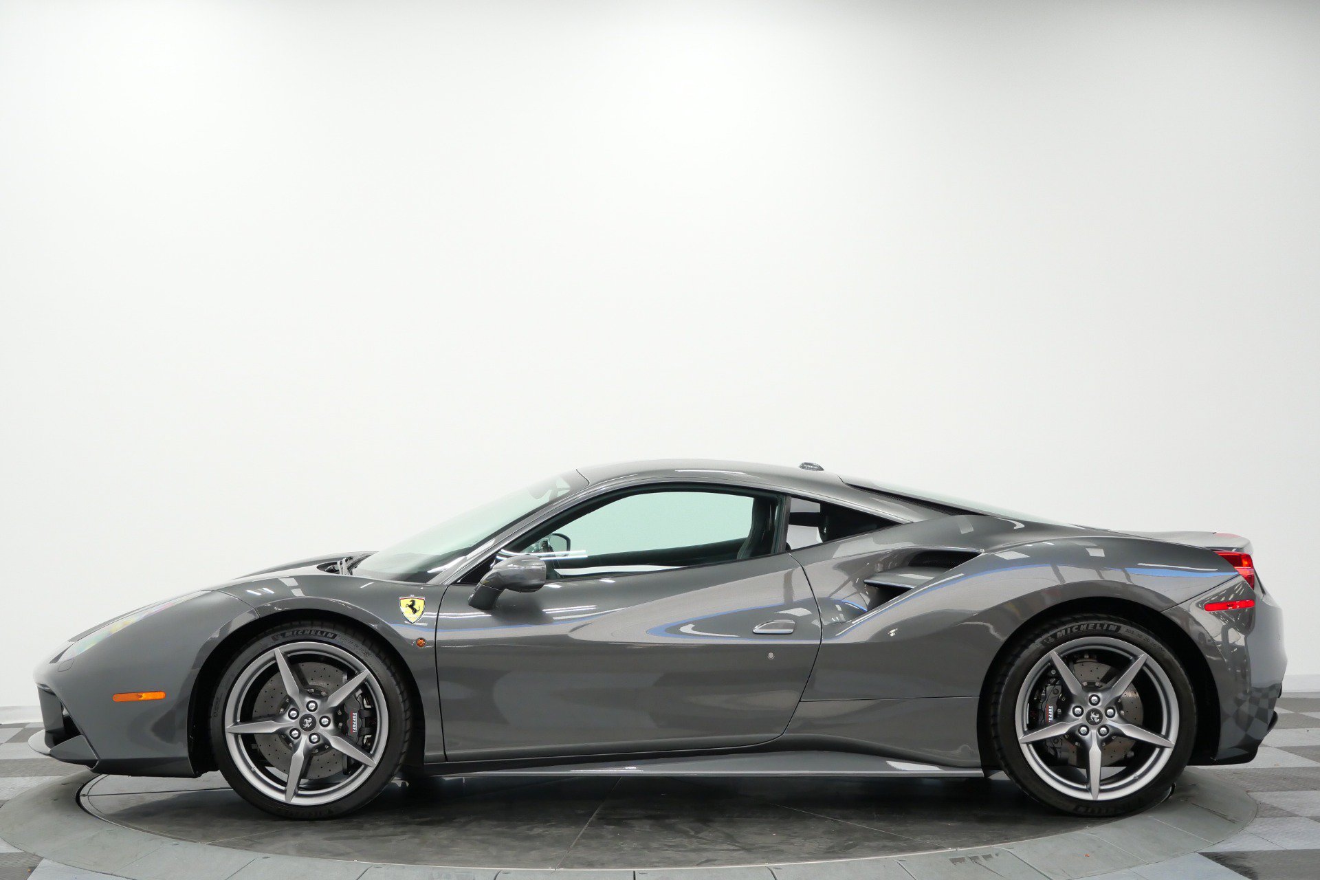 Used 2019 Ferrari 488 GTB RWD image 6