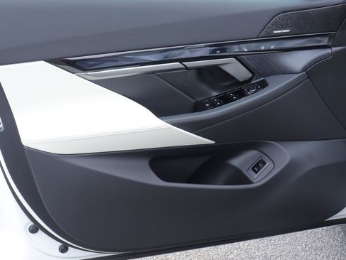 New 2027 BMW 530i w/ Premium Package RWD image 9