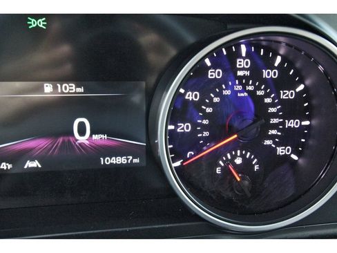 Used 2022 Kia Carnival LX FWD image 16