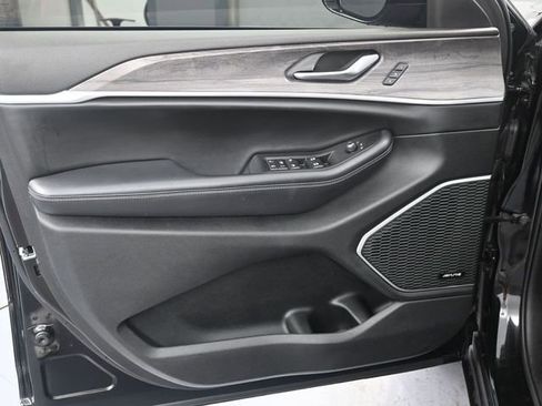 Used 2021 Jeep Grand Cherokee L Limited image 9