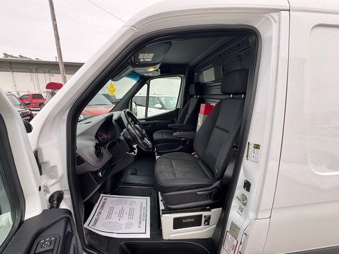 Used 2022 Mercedes-Benz Sprinter 1500 image 15