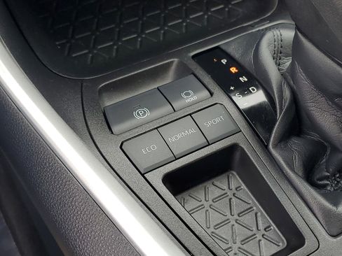 Used 2022 Toyota RAV4 XLE w/ Convenience Package image 25