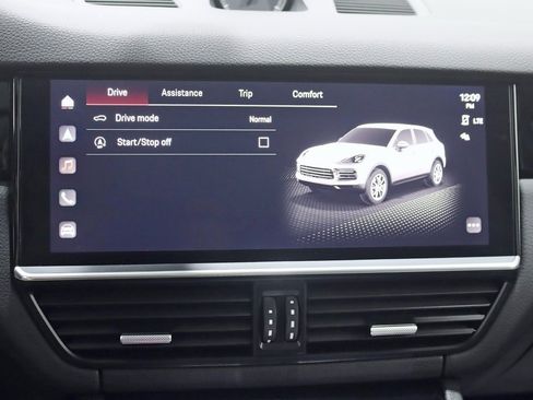 Used 2022 Porsche Cayenne image 18