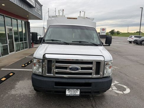 Used 2017 Ford E-350 and Econoline 350 Super Duty RWD image 10