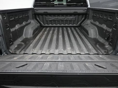 Used 2024 Chevrolet Colorado ZR2 w/ ZR2 Convenience Package III AWD/4WD image 11