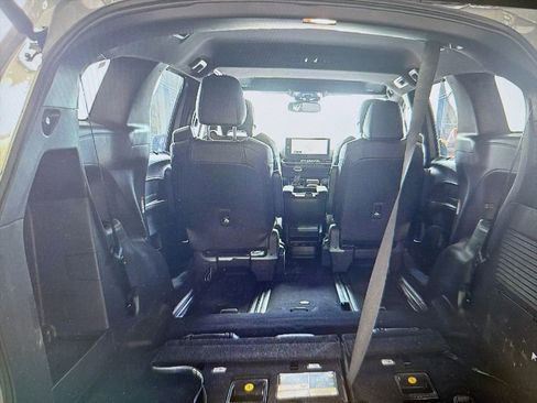 Used 2025 Toyota Sienna XSE FWD image 17