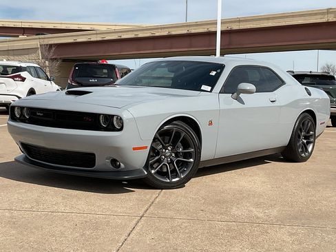 Used 2021 Dodge Challenger R/T Scat Pack w/ Plus Package image 2