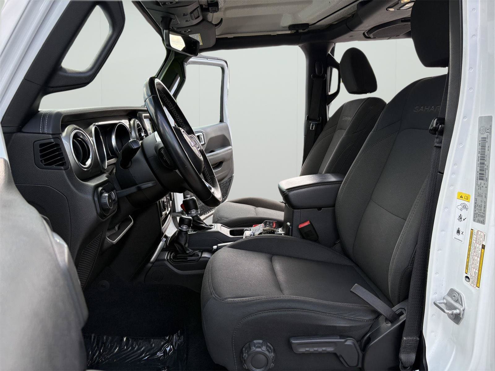 Used 2019 Jeep Wrangler Unlimited Sahara w/ Uconnect 4C Nav & Sound Group AWD/4WD image 17