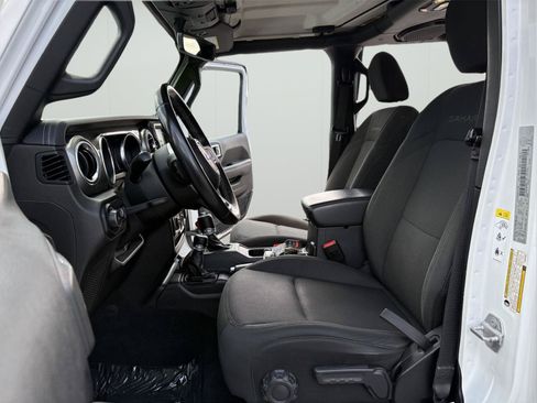 Used 2019 Jeep Wrangler Unlimited Sahara w/ Uconnect 4C Nav & Sound Group AWD/4WD image 17