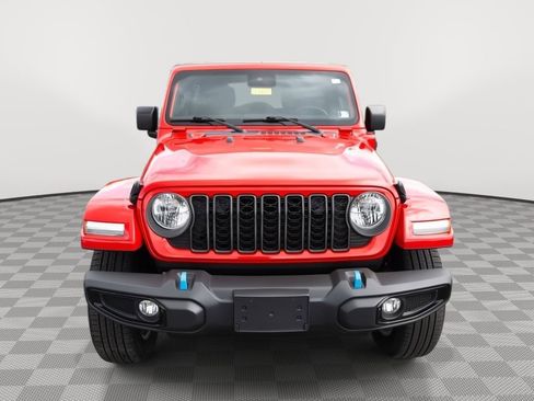 Used 2024 Jeep Wrangler Unlimited AWD/4WD image 2