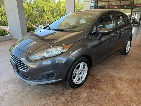 Used 2017 Ford Fiesta SE image 3