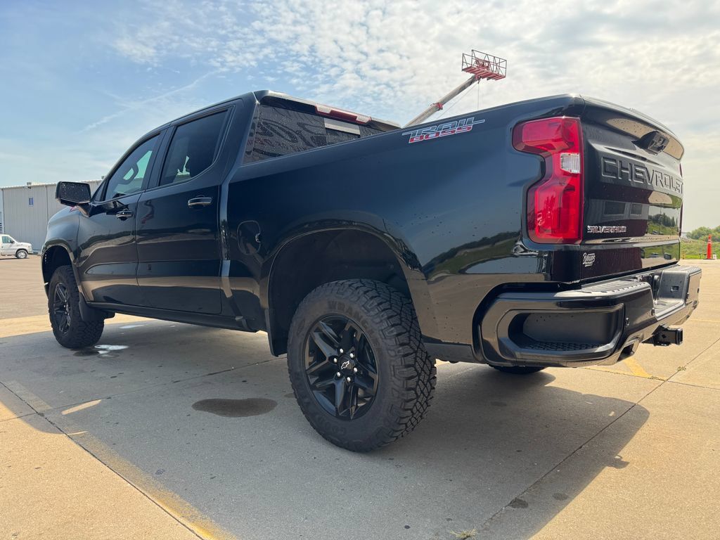 Used 2023 Chevrolet Silverado 1500 LT Trail Boss w/ LT Trail Boss Premium Package AWD/4WD image 7
