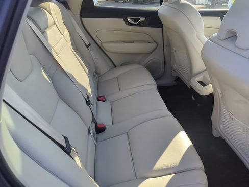 Used 2020 Volvo XC60 T6 Momentum w/ Protection Package Premier AWD/4WD image 25