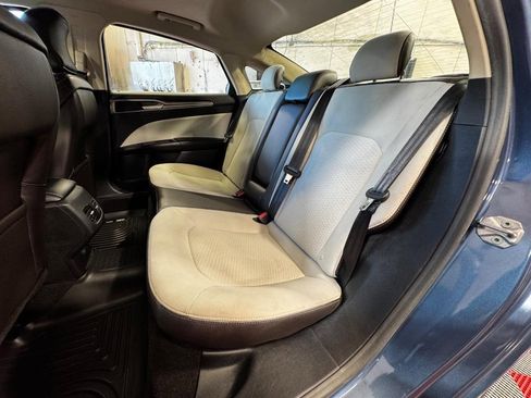Used 2019 Ford Fusion SE w/ Equipment Group 151A FWD image 12