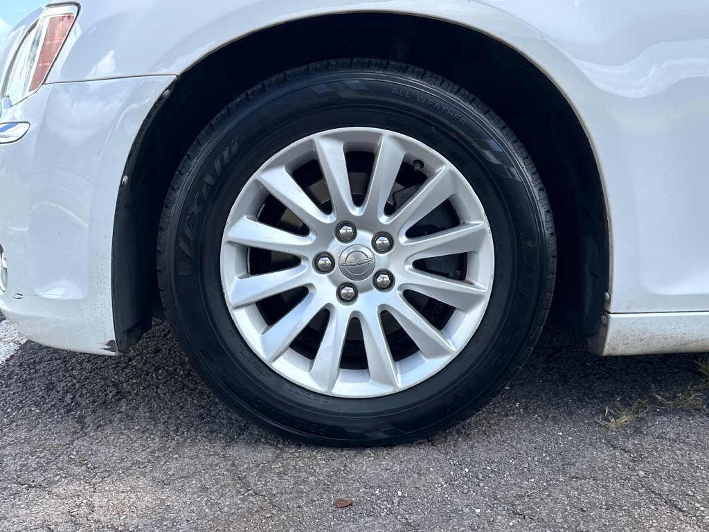 Used 2013 Chrysler 300 RWD image 12