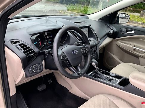 Used 2018 Ford Escape SE w/ SE Sync 3 Package FWD image 17