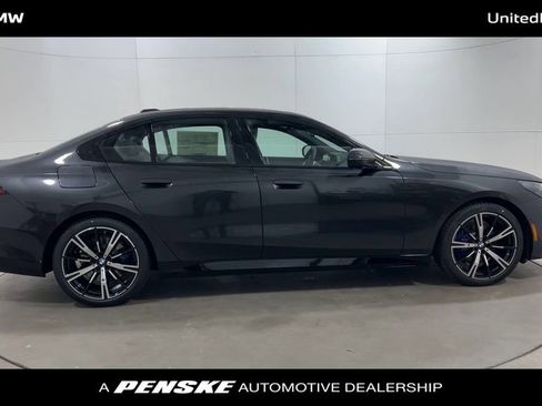 Used 2025 BMW 530i w/ M Sport Package image 9