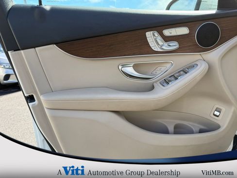 Used 2021 Mercedes-Benz GLC 300 4MATIC image 16