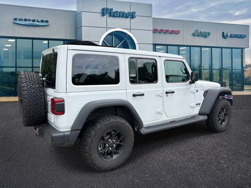 Used 2024 Jeep Wrangler Unlimited AWD/4WD image 2