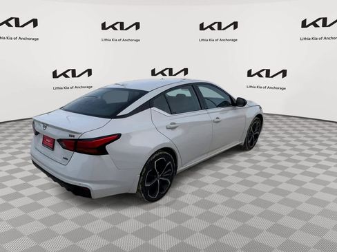 Used 2023 Nissan Altima 2.5 SR w/ SR Premium Package image 8