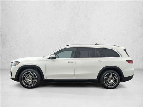 Used 2025 Mercedes-Benz GLS 450 4MATIC image 5
