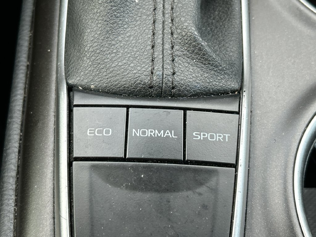 Used 2022 Toyota Camry LE FWD image 32